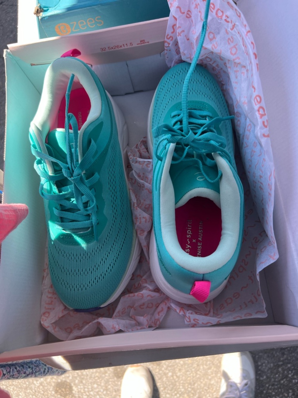 Easy Spirit Teal Athletic Sneakers with Pink Pull Tab